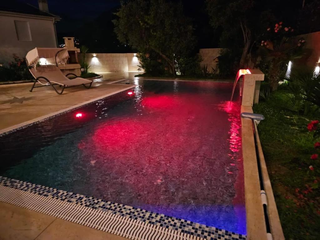 Villa Holiday Apartments Bar Exterior photo